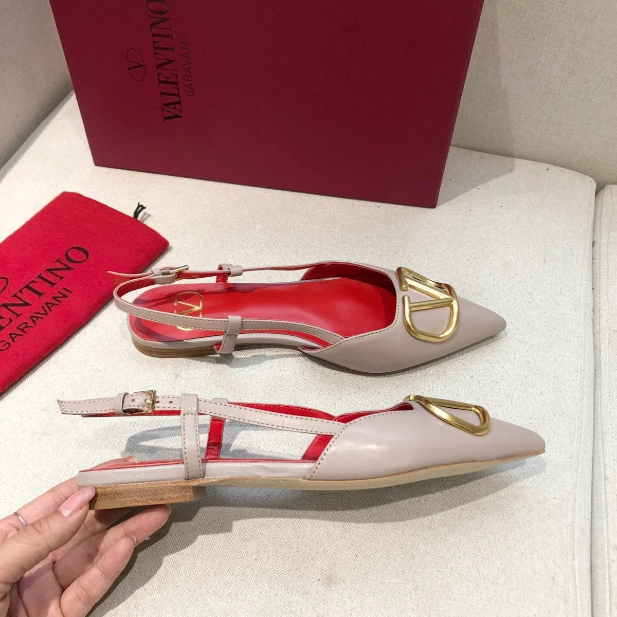 VLOGO SIGNATURE CREPE PINK CALFSKIN FLAT SLINGBACK PUMP