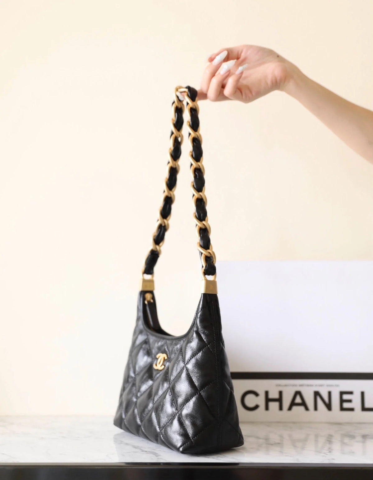 CHANEL 25S HOBO BAG 22 CM IN BLACK LAMBSKIN WITH GOLD HARDWARE