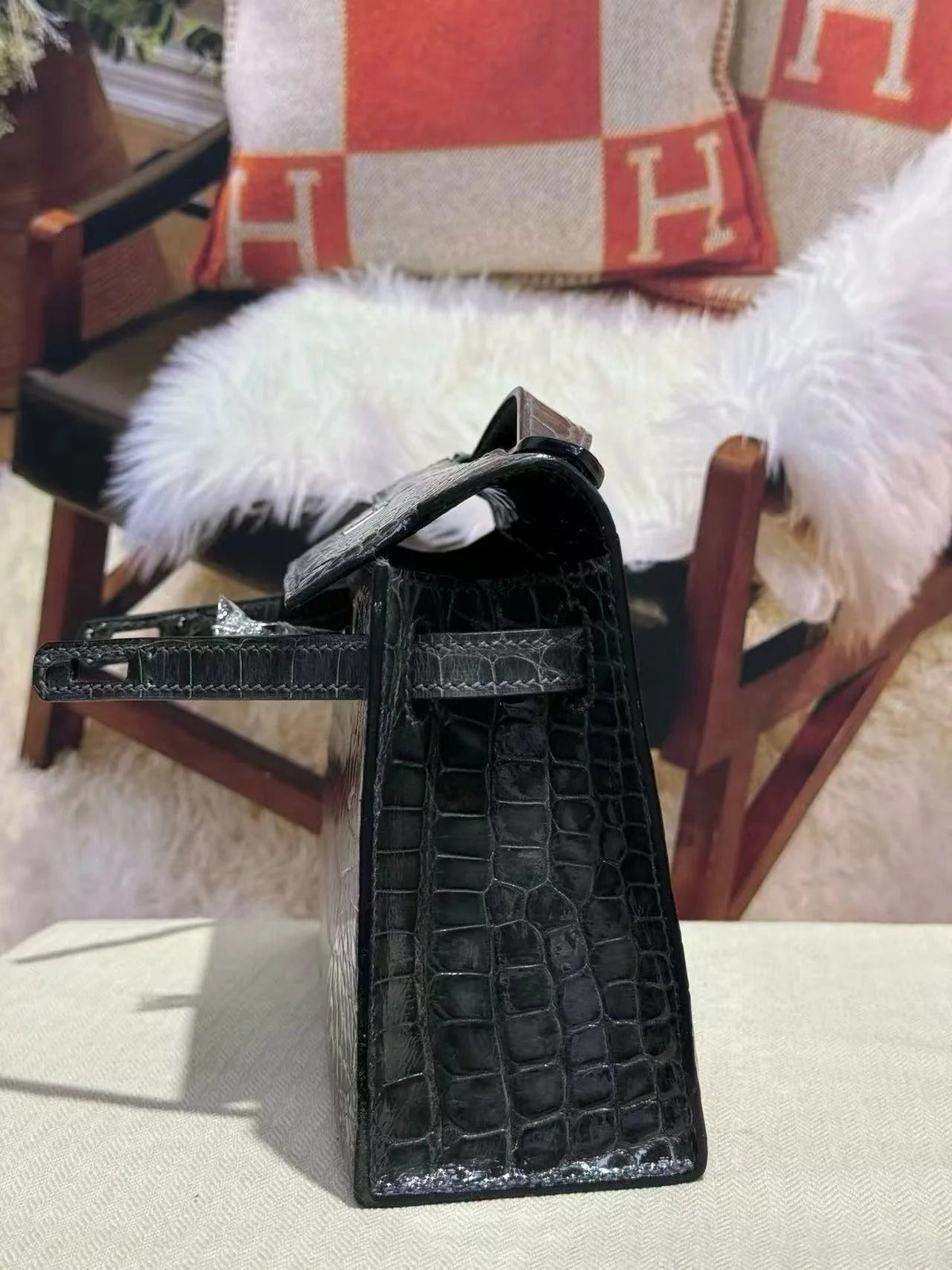 HM KELLY MINI 22 IN BLACK AMERICAN ALLIGATOR SILVER BUCKLE